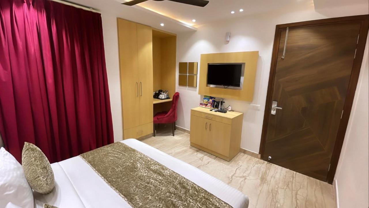 ניו דלהי Hotel Malbork Inn Rajouri Garden Delhi - Couple Friendly Local Ids Accepted מראה חיצוני תמונה