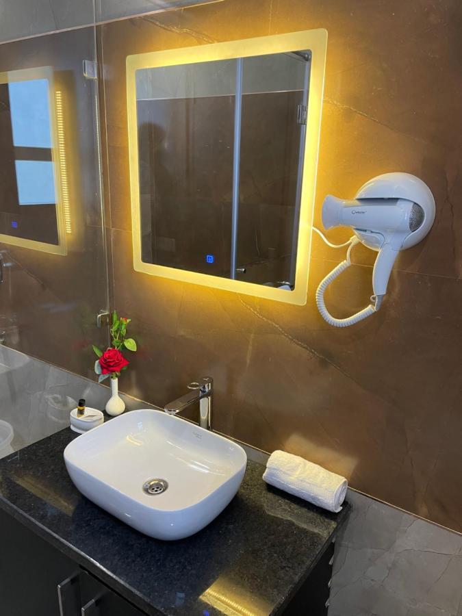 ניו דלהי Hotel Malbork Inn Rajouri Garden Delhi - Couple Friendly Local Ids Accepted מראה חיצוני תמונה
