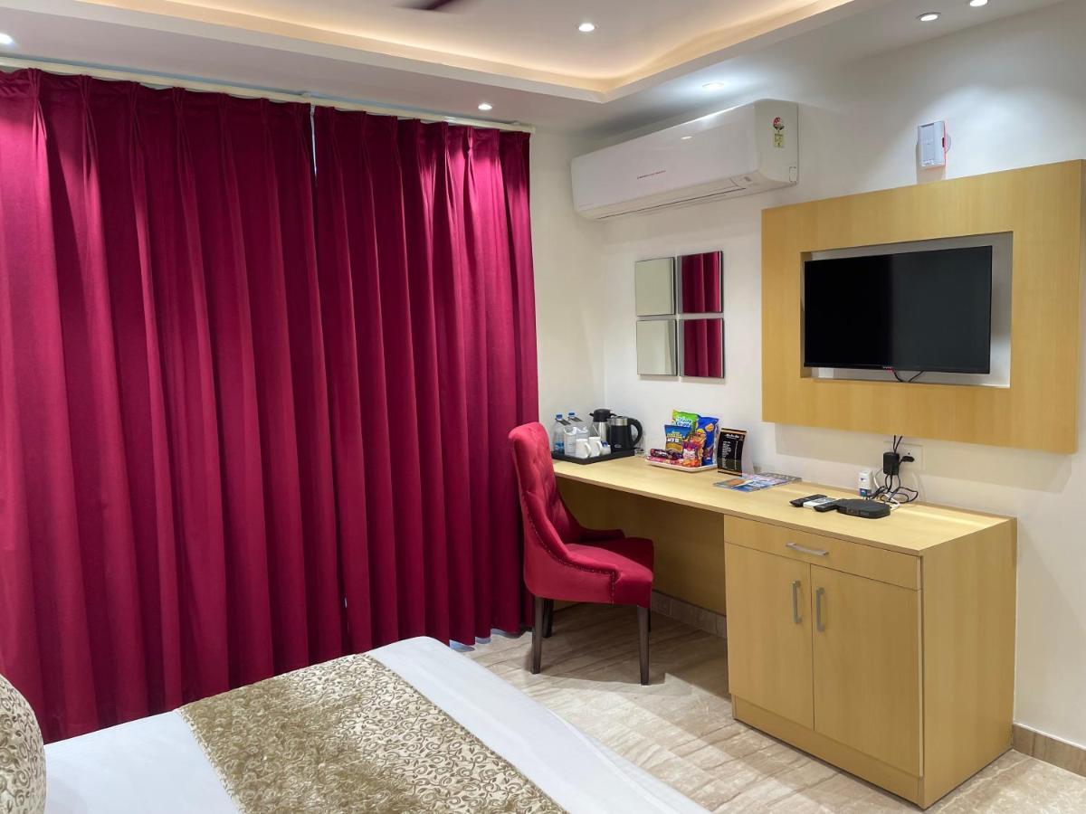 ניו דלהי Hotel Malbork Inn Rajouri Garden Delhi - Couple Friendly Local Ids Accepted מראה חיצוני תמונה