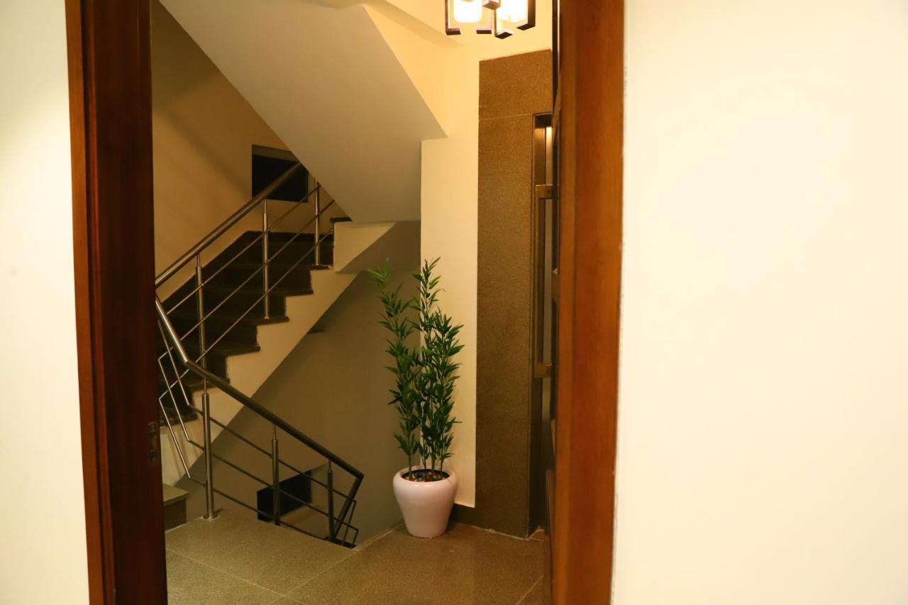 ניו דלהי Hotel Malbork Inn Rajouri Garden Delhi - Couple Friendly Local Ids Accepted מראה חיצוני תמונה